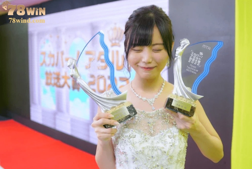 Ai Hongo - cô nàng vinh dự nhận 2 giải thưởng từ chương trình