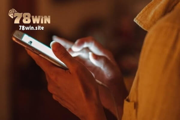 Thành viên 78win dễ dàng tải game đánh bài đổi thưởng rút tiền mặt  về điện thoại